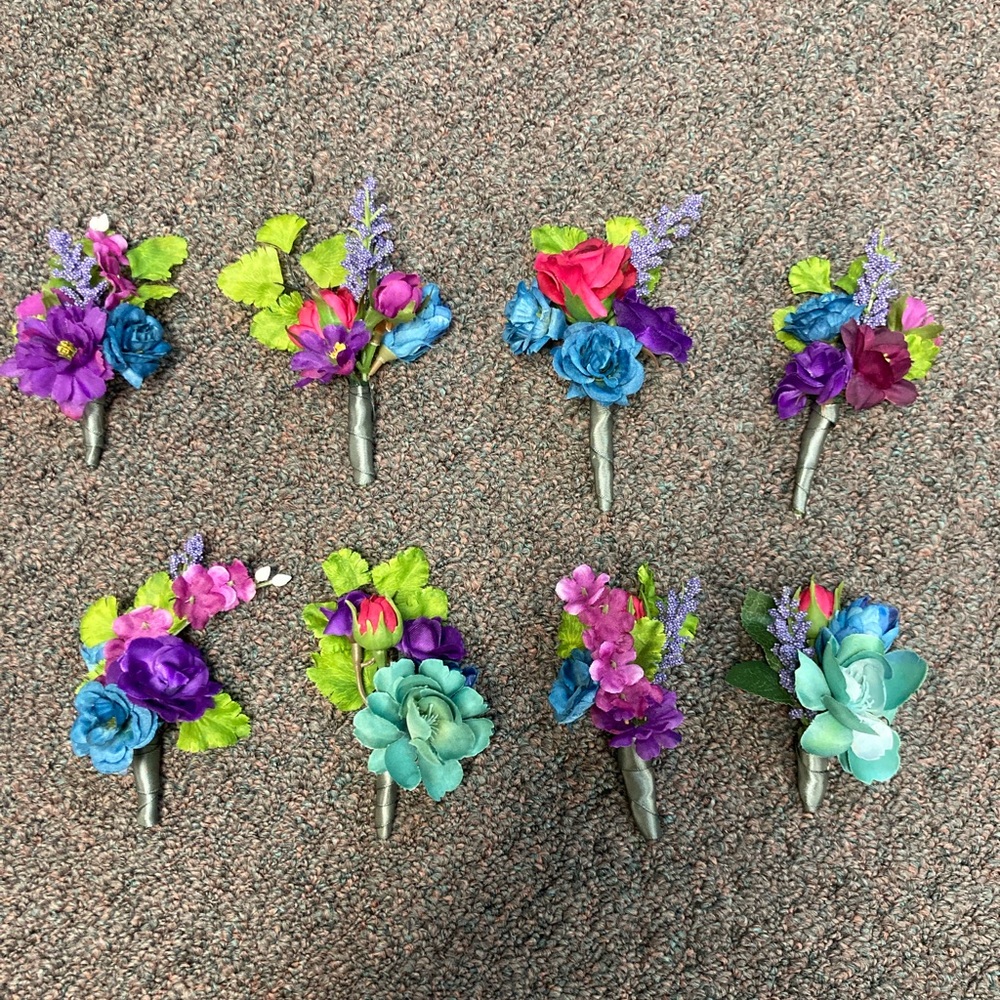 Set of 8 hand made boutonnières